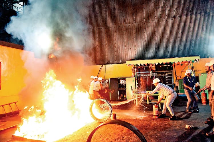 Rourkela News: आरएसपी में हुई मॉक ड्रिल, अग्निकांड की घटनाओं से निबटने की तैयारियों को परखा