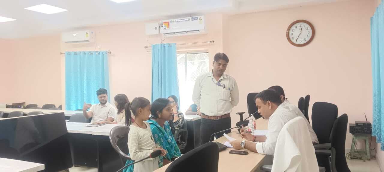 जनता दरबार में आयी 11 शिकायतें, समस्याओं के समाधान का भरोसा