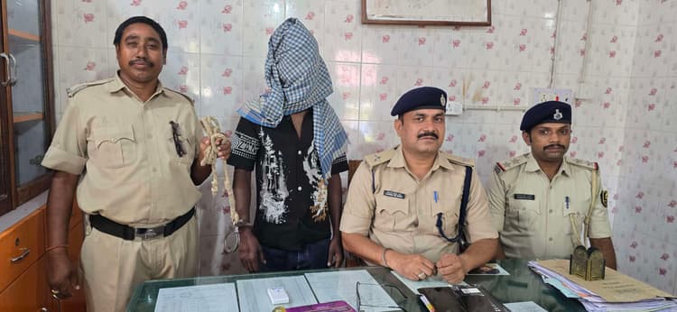 आपसी विवाद में चाचा पर भतीजे ने चाकू से किया हमला, गंभीर