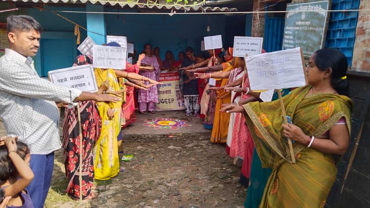 जीविका दीदियों द्वारा शत प्रतिशत मतदान का किया गया आह्वान