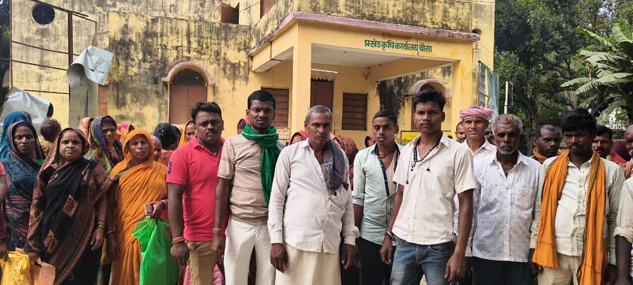 मसूर नहीं मिलने पर किसानों ने किया हंगामा