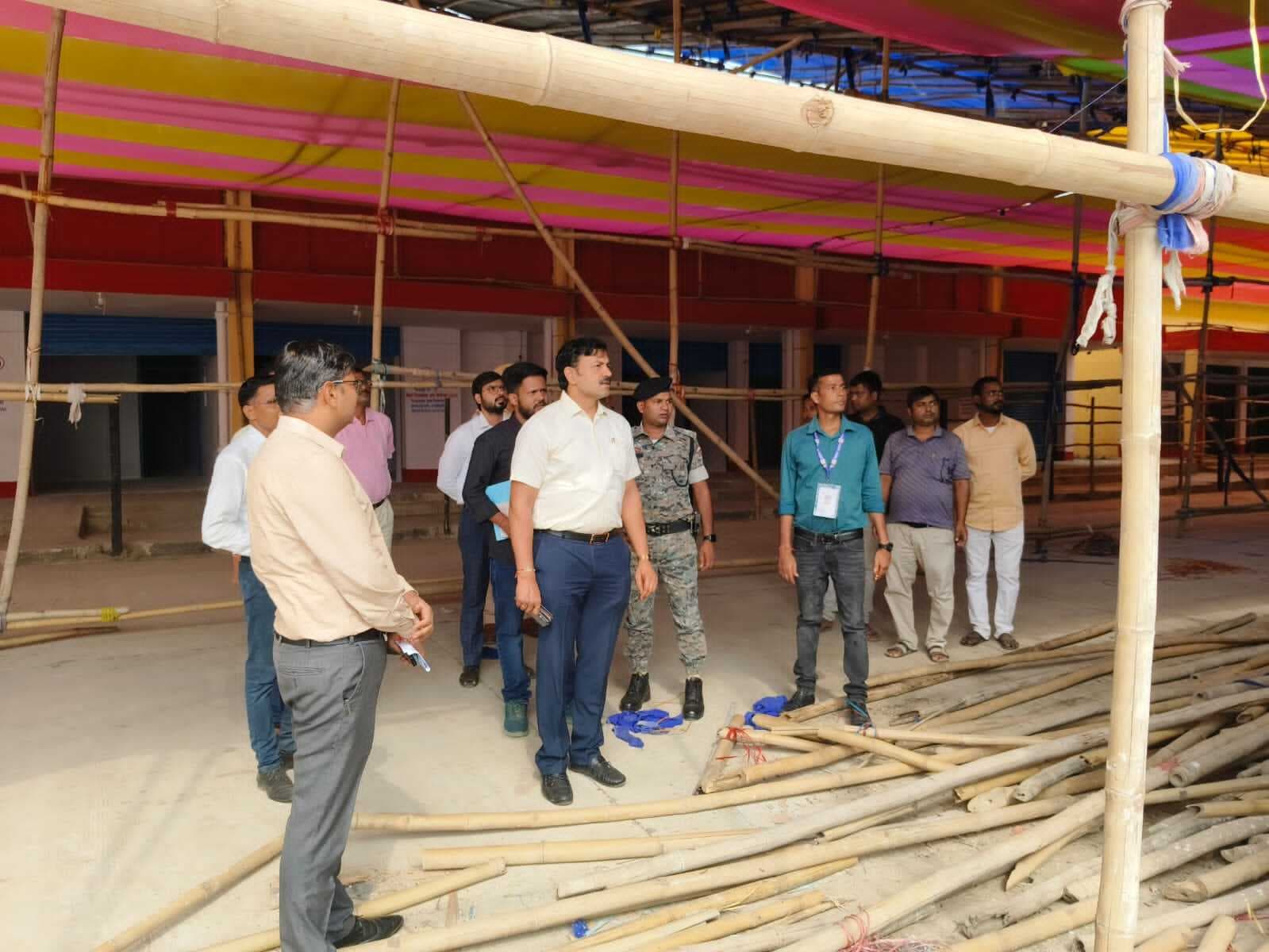 मनिहारी के चुनाव प्रेक्षक ने किया डिस्पैच सेंटर का निरीक्षण