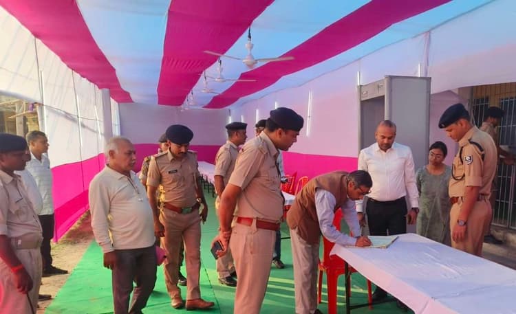 पर्यवेक्षक ने किया डिस्पैच सेंटर का निरीक्षण