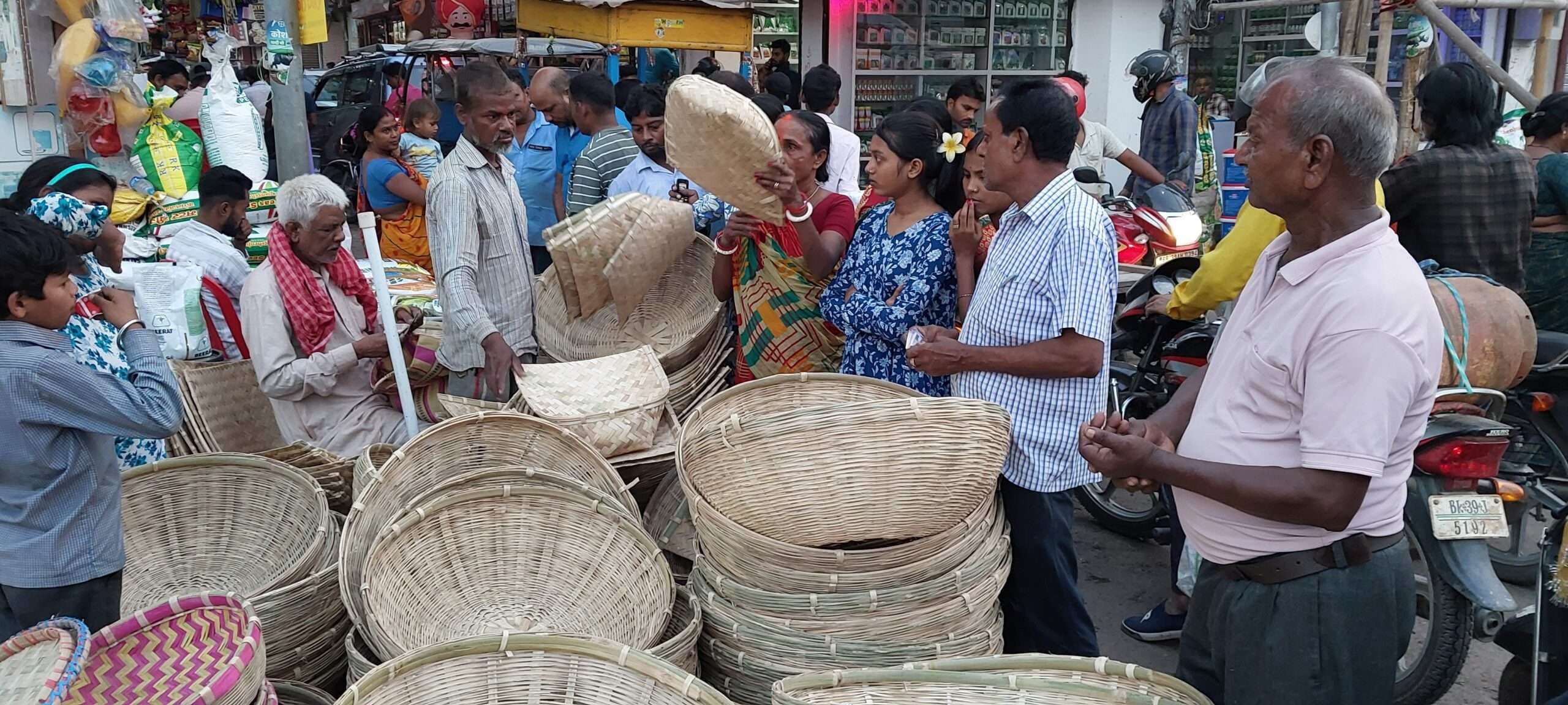 शहर का न्यू मार्केट, बड़ा बाजार में सजा छठ का बाजार, उमड़ रही भीड़