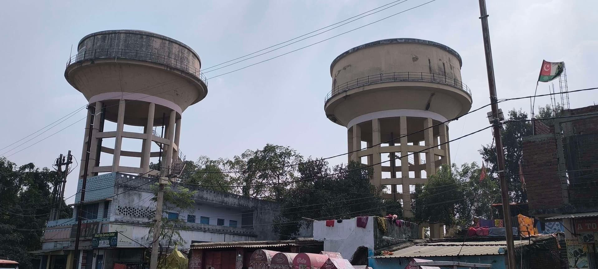 Giridih News: छठ पूजा के दिनों में भी कई मुहल्लाें में नहीं हो पा रही है जलापूर्ति