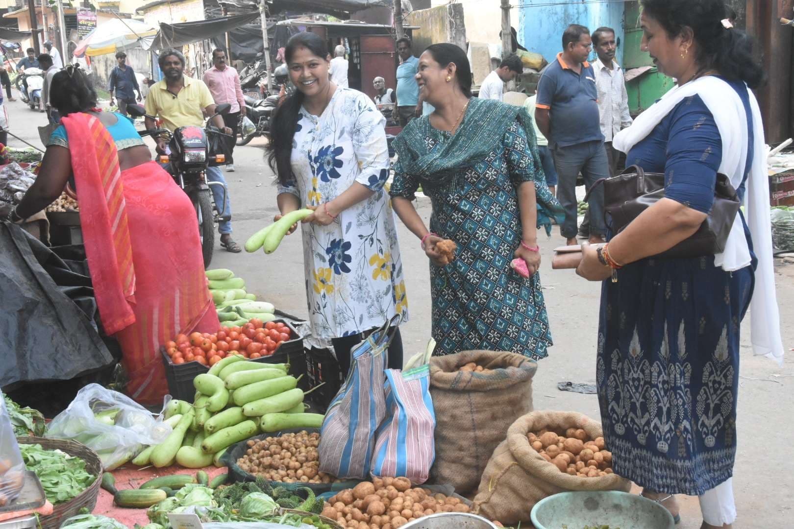Dhanbad News: छठ पर कद्दू का भाव चढ़ा, 60 रुपये किलो तक बिका