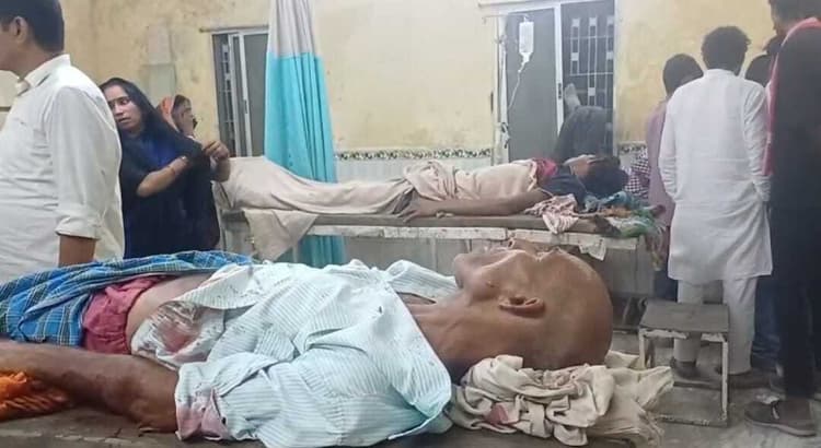 मांझा में मतदान के लिए बहसबाजी में चला चाकू, पिता-पुत्र सहित तीन लोग गंभीर रूप से घायल