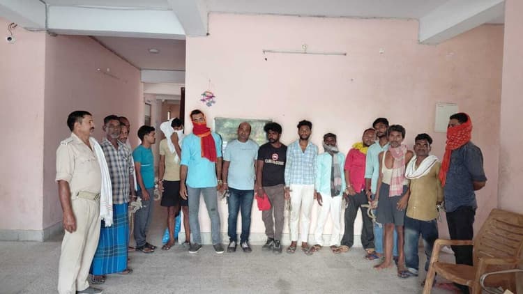दो शराब तस्कर व 13 शराबी गिरफ्तार
