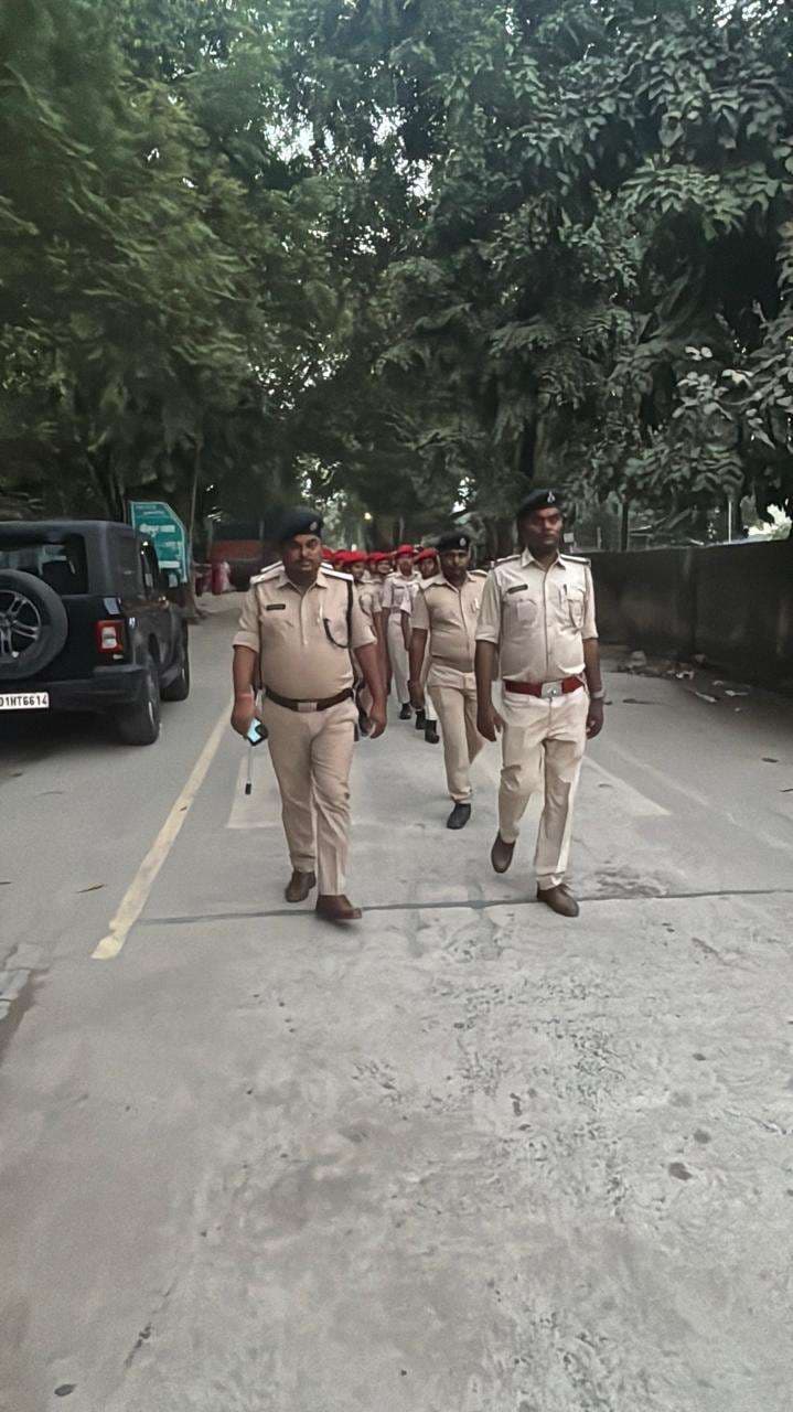 चुनाव को लेकर वीरपुर में निकाला गया फ्लैग मार्च