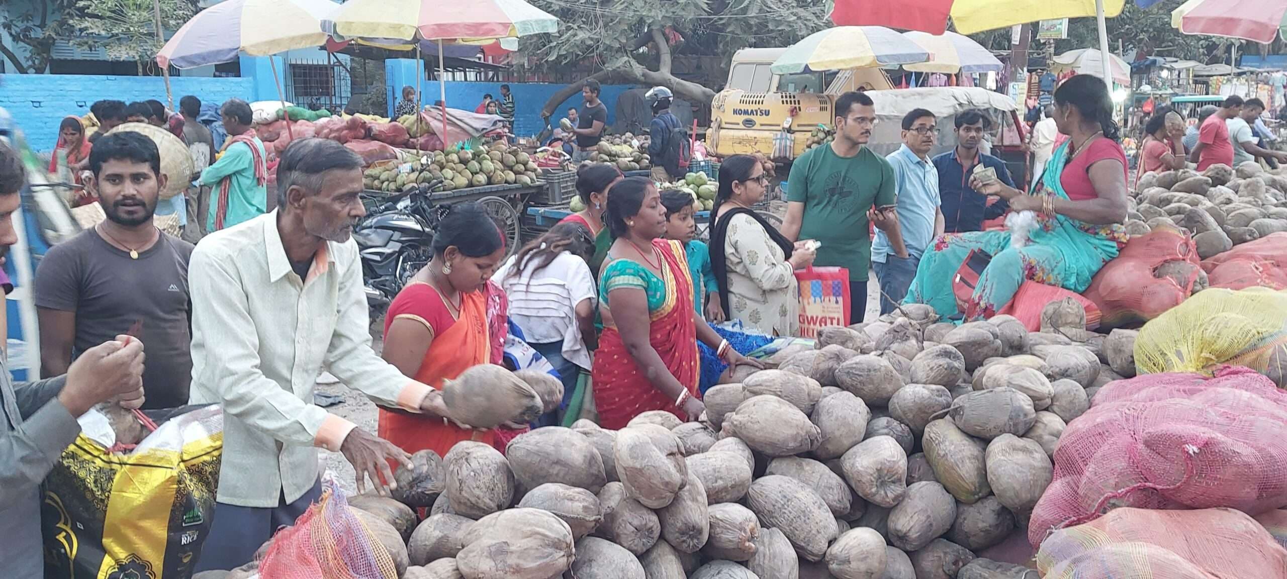 न्यू मार्केट में आधा किलोमीटर में सज गया छठ का बाजार