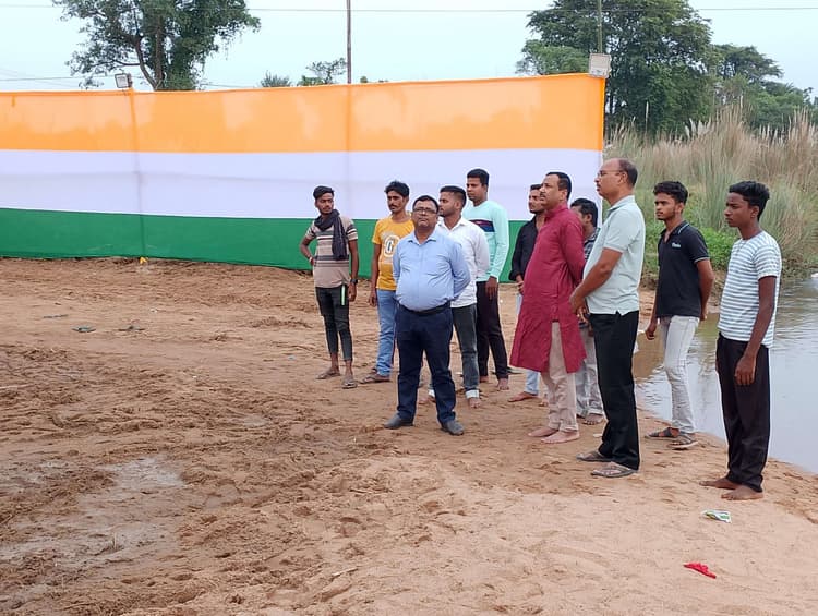 सारवां : बीडीओ ने छठ घाट का किया निरीक्षण