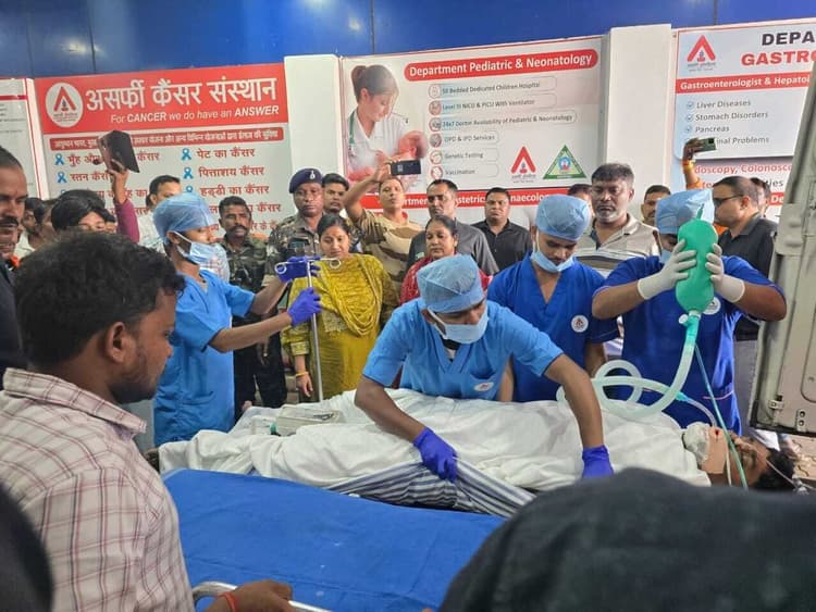 Dhanbad News: सड़क हादसे में सीआइएसएफ जवान घायल