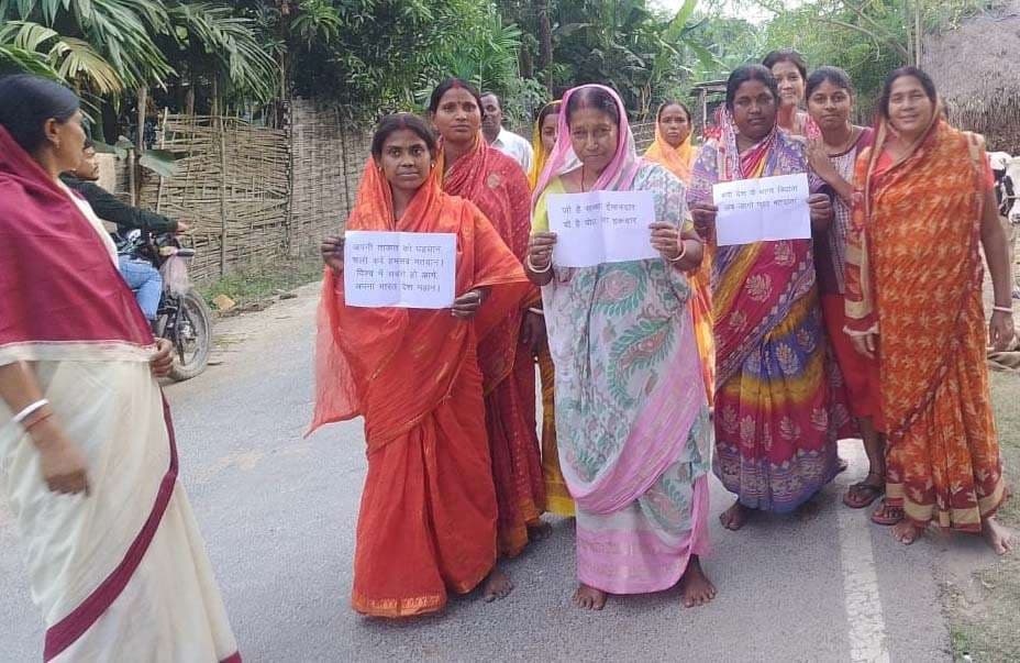 मतदाताओं को जागरूक करने की मुहिम चला रही सेविकाएं