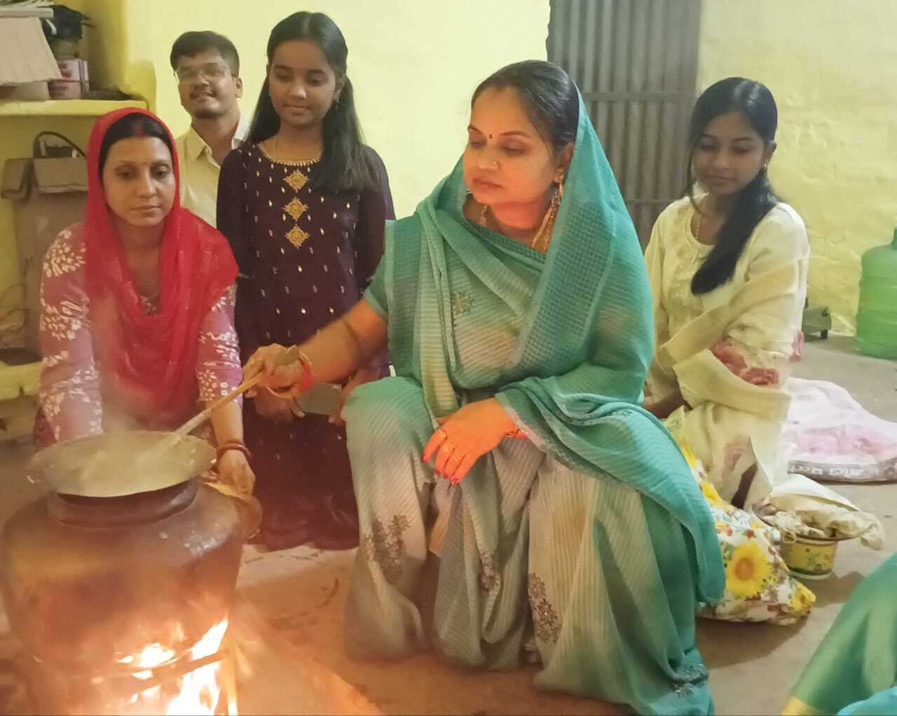 खरना के साथ व्रतियों के 36 घंटे का निर्जला उपवास शुरू