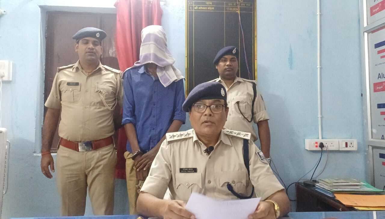 hajipur news. भाई को जेल भेजवाने के लिए उसके सिम से राजद प्रत्याशी को दी थी धमकी, हैदराबाद से गिरफ्तार