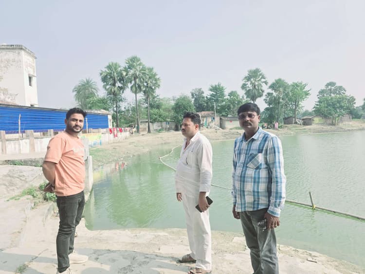 Samastipur News:मुख्य पार्षद प्रतिनिधि ने किया छठ घाटों का निरीक्षण