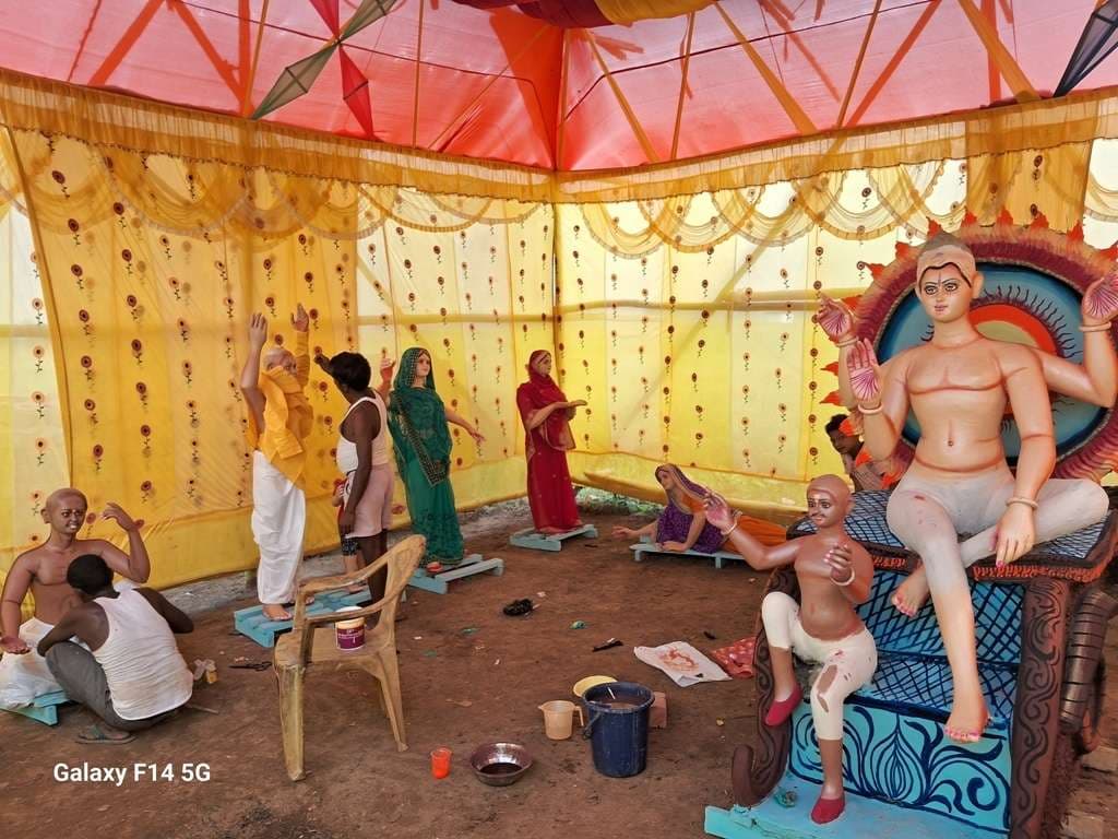 एक दर्जन जगहों पर स्थापित होती हैं सूर्य भगवान की प्रतिमा