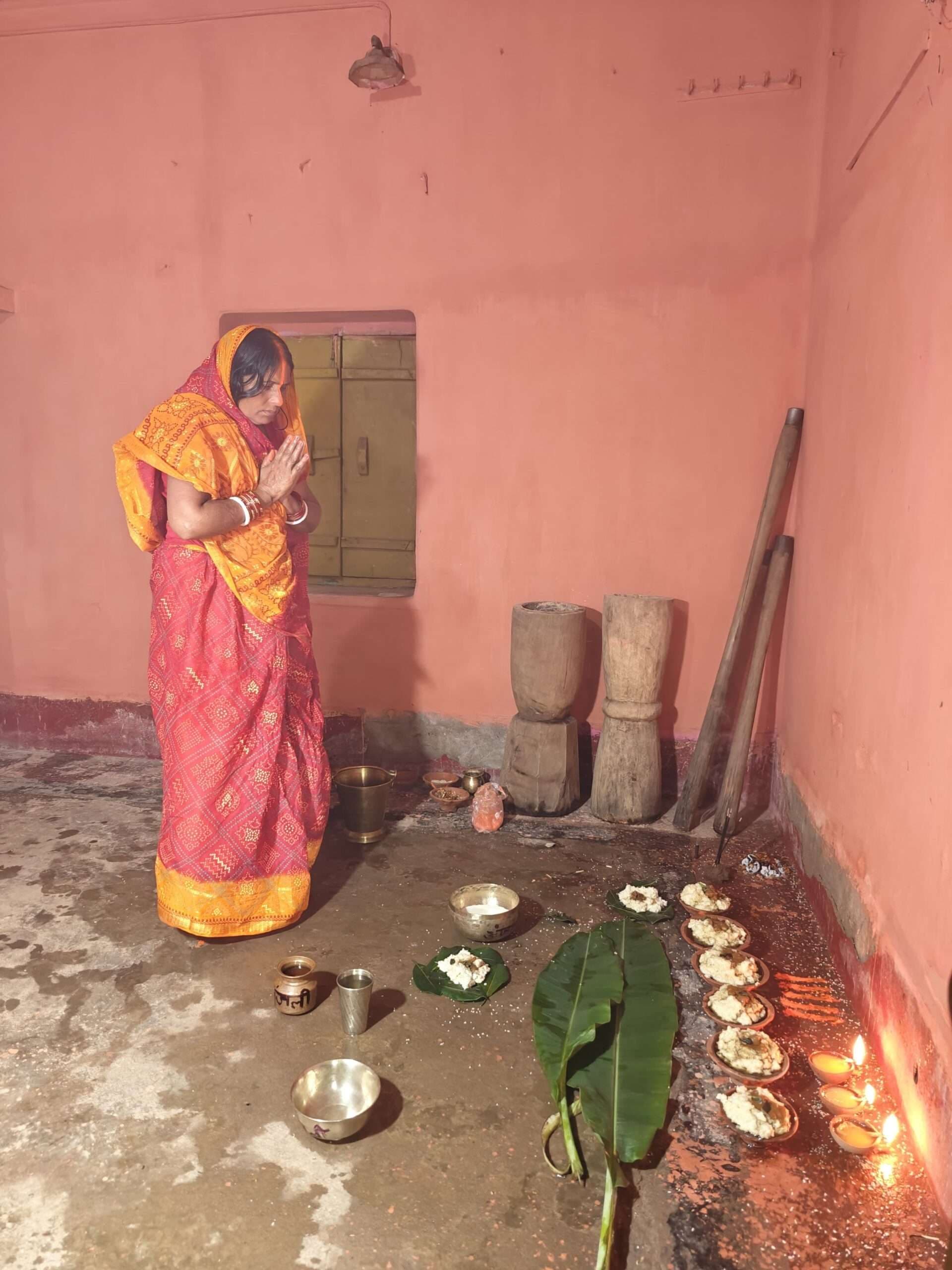 चितरा : छठव्रतियों ने ग्रहण किया खरना का प्रसाद