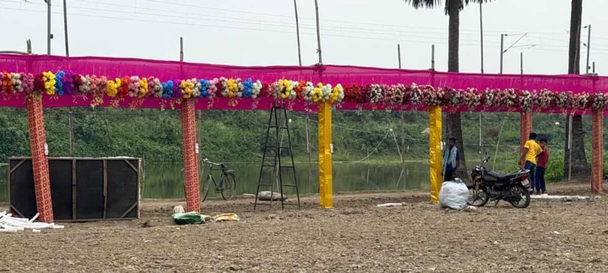 सज धज कर तैयार हो गया छठ घाट, छठ व्रती आज देंगे अर्घ