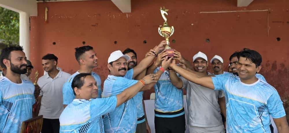 मतदाता जागरूकता के लिए ऑब्जर्वर व जिला प्रशासन के बीच फैंसी क्रिकेट मैच