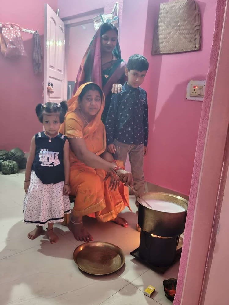 Giridih News :श्रद्धा के साथ खरना का प्रसाद किया ग्रहण