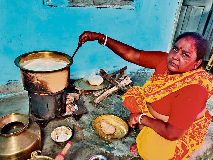 Seraikela Kharsawan News : 36 घंटे का निर्जला व्रत शुरू, पहला अर्घ आज