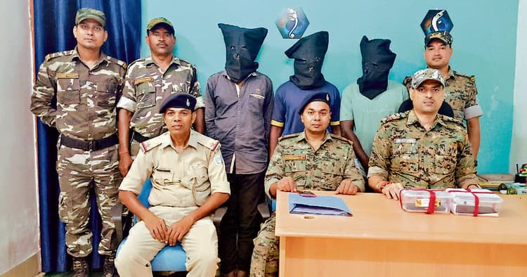 Seraikela Kharsawan News : सीनी के बेरगाडीह से चोरी हुआ ट्रैक्टर जब्त, 3 गिरफ्तार