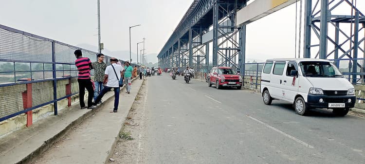 East Singhbhum News : पश्चिम बंगाल के पर्यटकों से गुलजार हुआ गालूडीह बराज