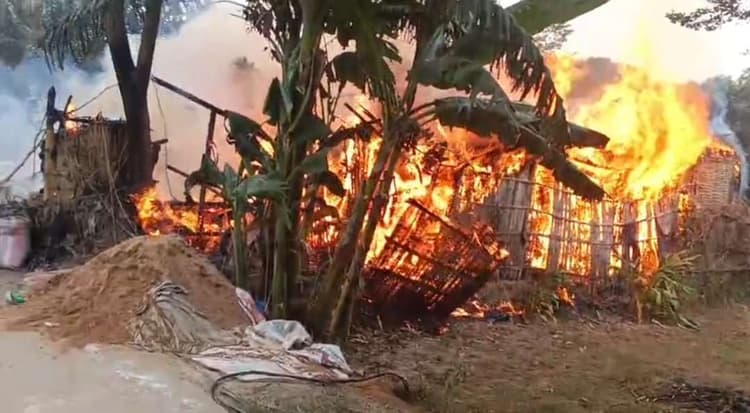 Samastipur News:सरहिला में आग लगने से घर जलकर खाक, लाखों का नुकसान