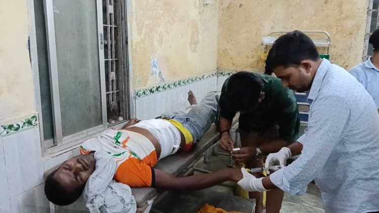 बसडिला में छठ घाट पर आपसी विवाद में चाकूबाजी, युवक गंभीर रूप से घायल, रेफर