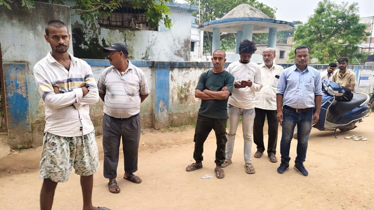 ट्रेन से गिरकर गोलगप्पा दुकानदार की मौत, घर में मचा कोहराम