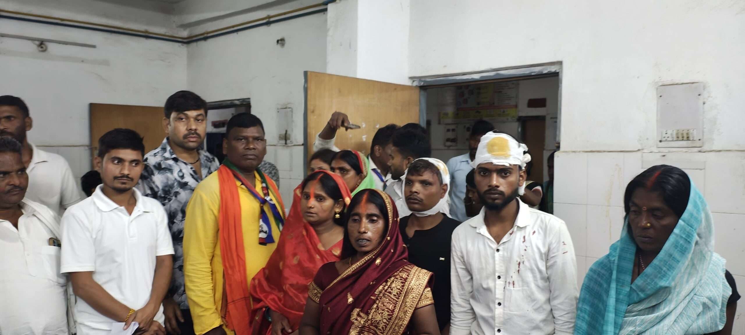 गाना बजने को लेकर छठ घाट पर दो पक्षों के बीच जमकर हुई मारपीट, प्राथमिकी दर्ज