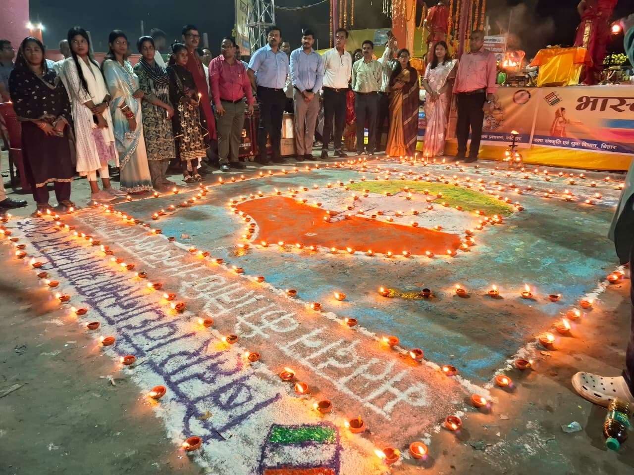 जिला निर्वाचन पदाधिकारी ने मतदाताओं से की बढ़-चढ़ कर मतदान करने की अपील