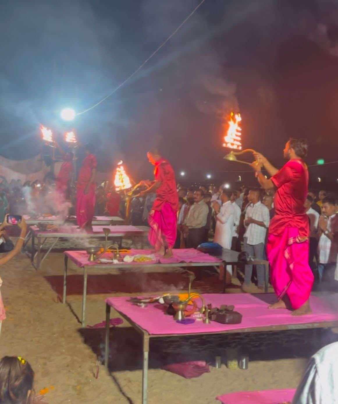 वाद्ययंत्रों की मधुर ध्वनि व शंखनाद संग गंगा महाआरती ने श्रद्धालुओं को किया मंत्रमुग्ध