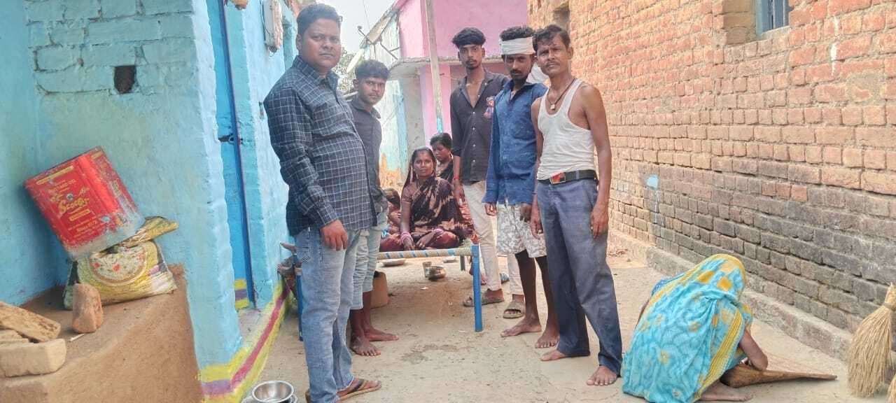 महादलित टोलों में लोगों को वोट करने के लिए किया प्रेरितहर मतदाता से अपील निर्भीक होकर करें मतदान, लोकतंत्र को बनाएं मजबूत