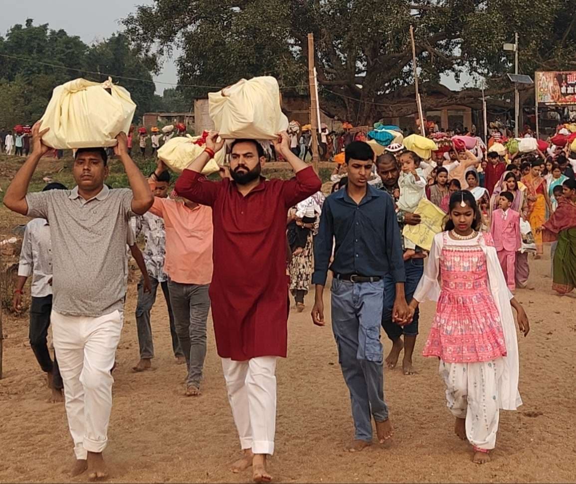 बरनार नदी के तट पर दिखा लोक आस्था का विहंगम दृश्य