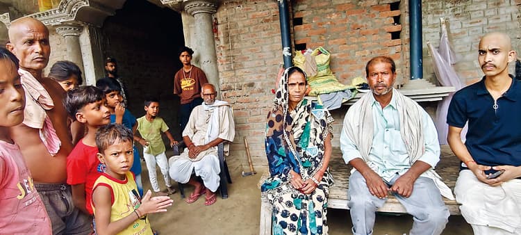 Gopalganj News : पुलिस भर्ती की तैयारी कर रहीं तीन छात्राओं को पिकअप ने रौंदा, दो की मौत, एक गंभीर