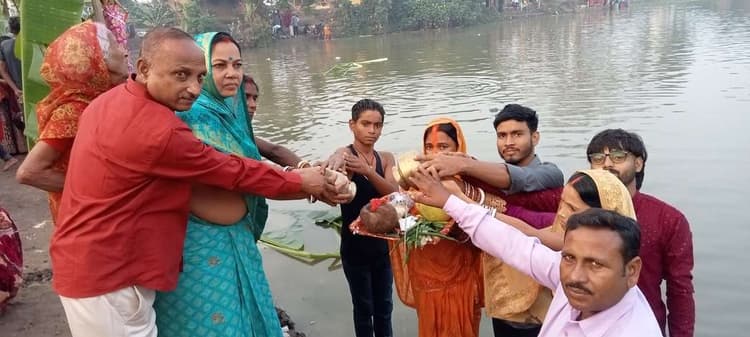 ठाकुरगंगटी में छठ महापर्व श्रद्धा और उल्लास के साथ संपन्न