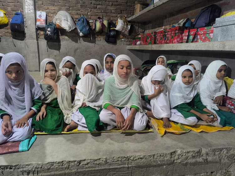 जामिया ताजुस शरीया में जश्न ए बुखारी का आयोजन