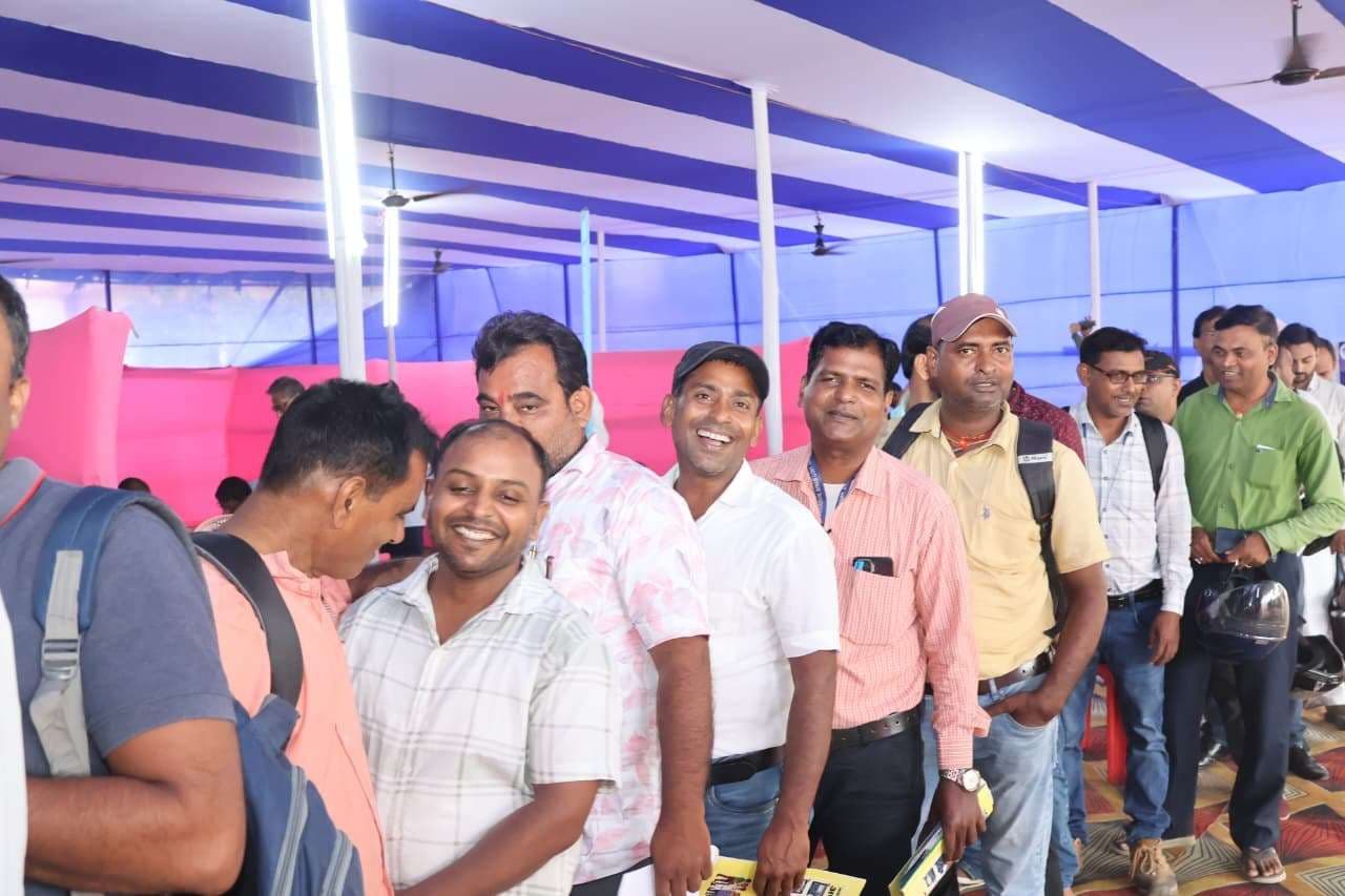 जिले के 82 मतदान कर्मियों ने किया पोस्टल बैलेट से मतदान