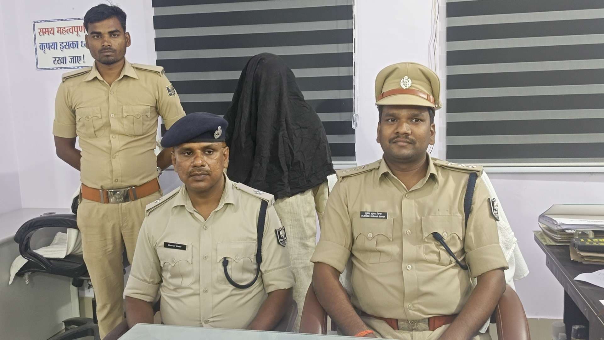 Madhubani News : युवक के घर से कट्टा, दो कारतूस बरामद