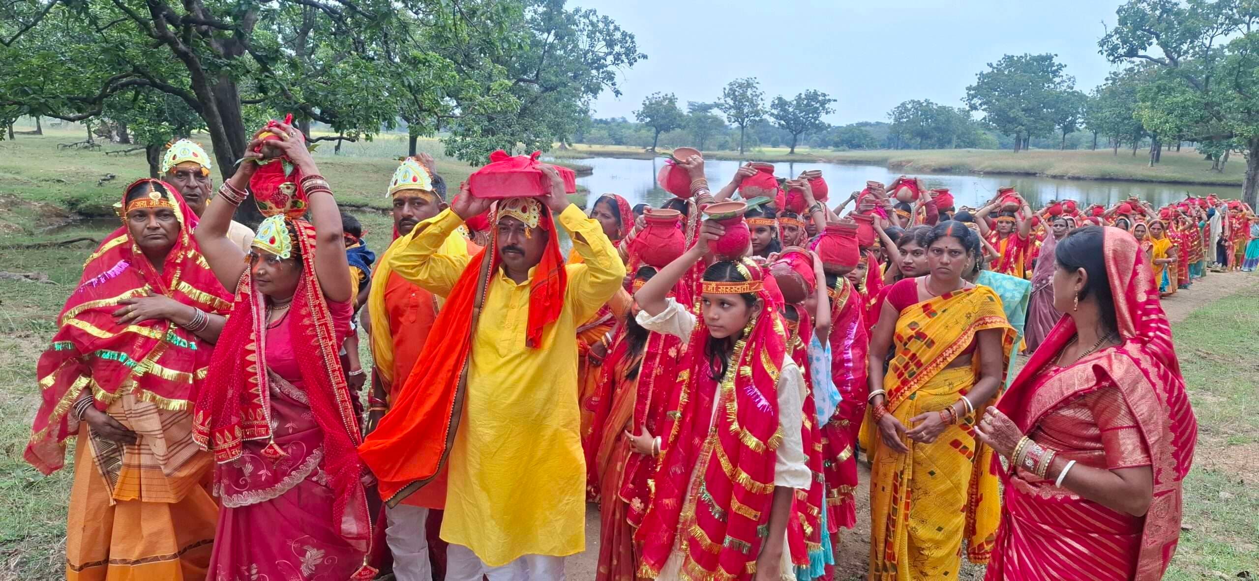 Giridih News: धार्मिक आयोजनों से माहौल हुआ भक्तिमय