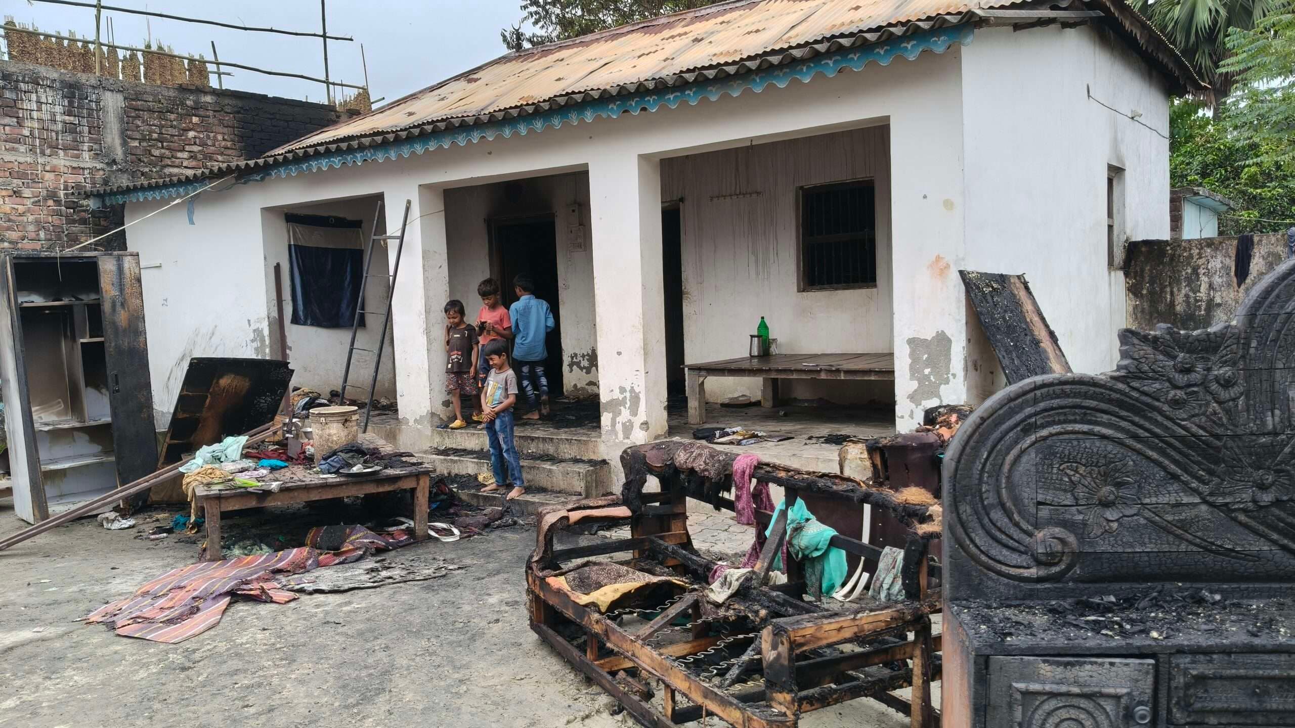 शॉर्ट सर्किट से लगी आग में एक घर जला