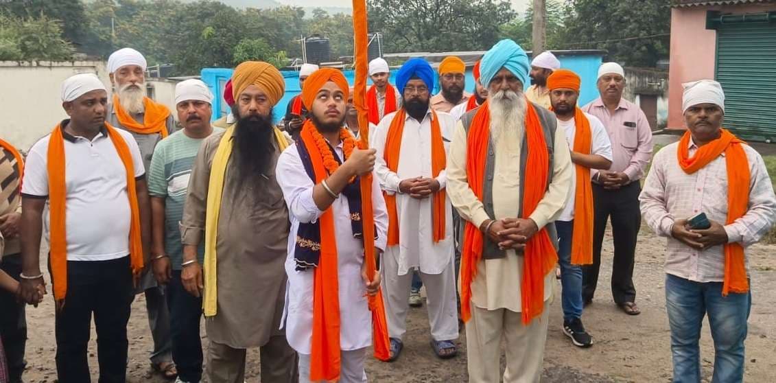 सिख समुदाय ने बचरा में प्रभात फेरी निकाली