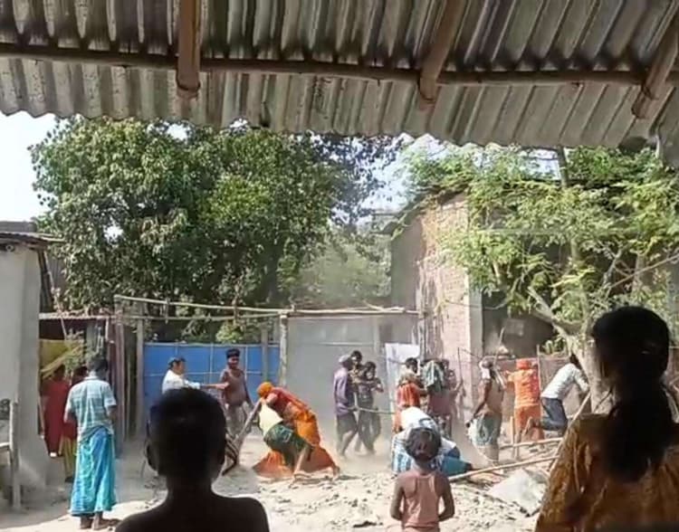 विवादित भूमि पर घर बनाने के दौरान हुई मारपीट