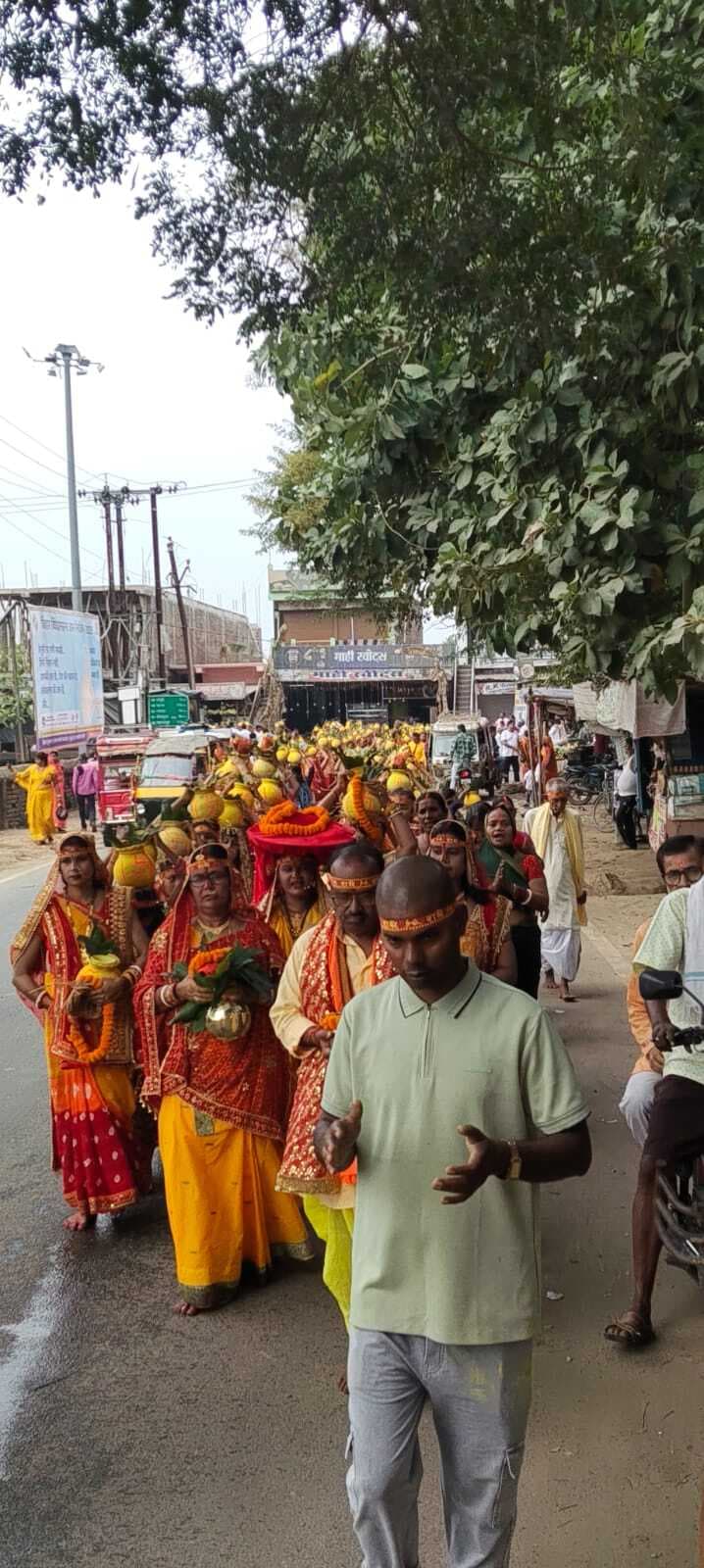 श्रीमद्भागवत कथा महायज्ञ को लेकर निकाली गयी कलश यात्रा