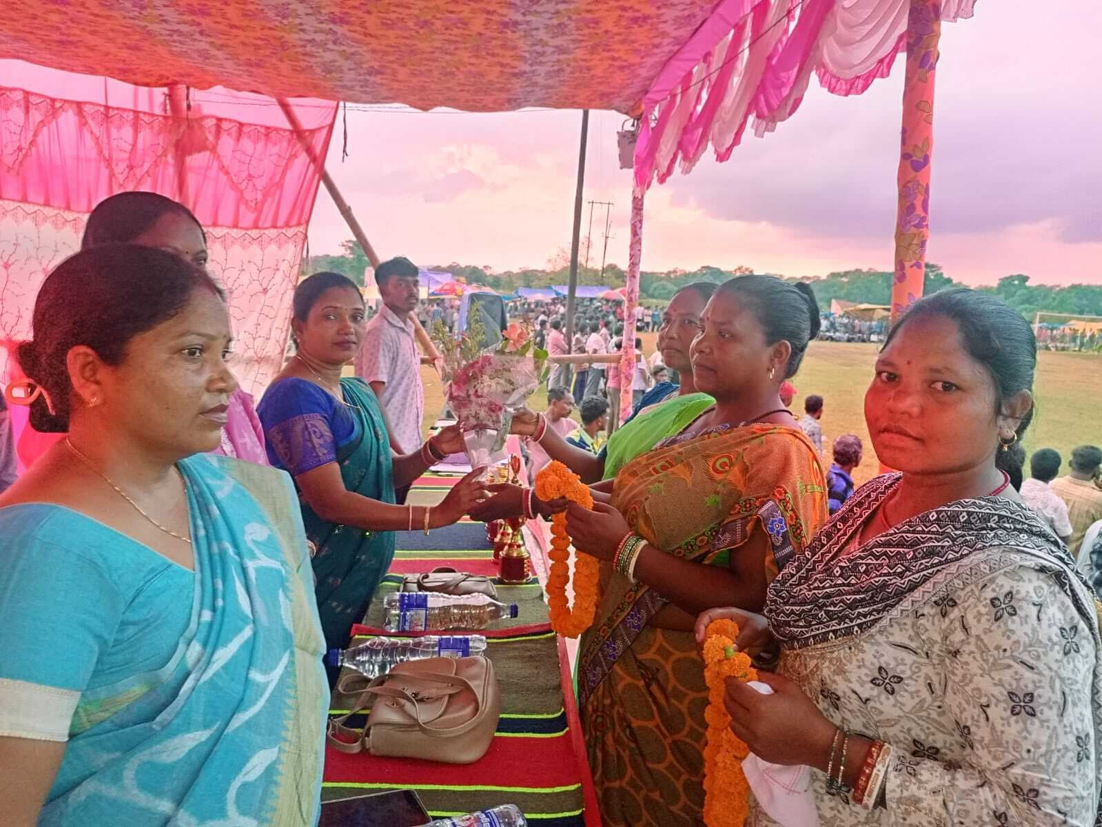 Chaibasa News : टॉस से विजेता बनी किंग गोल्ड चंपुआ की टीम