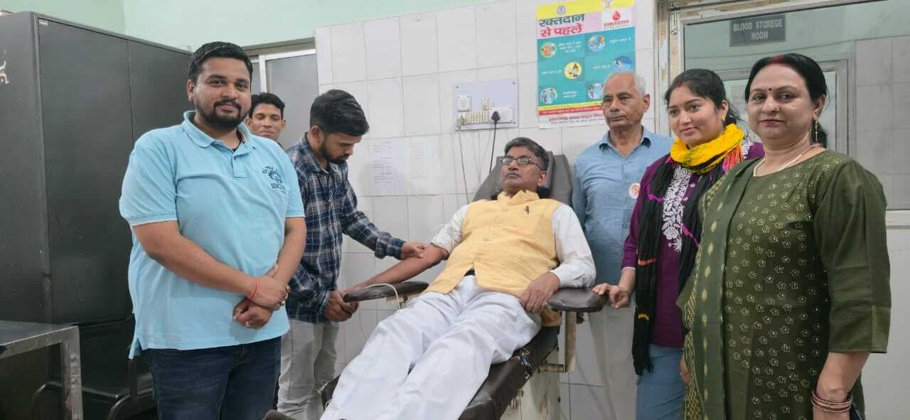 Giridih News: विहंगम योग संत समाज का रक्तदान शिविर आयोजित