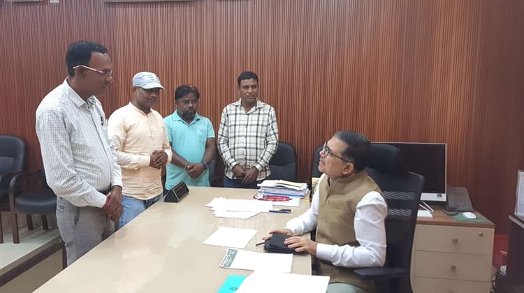 Bokaro News : आदिवासी बचाव मोर्चा के प्रतिनिधिमंडल ने उपायुक्त को सौंपा ज्ञापन