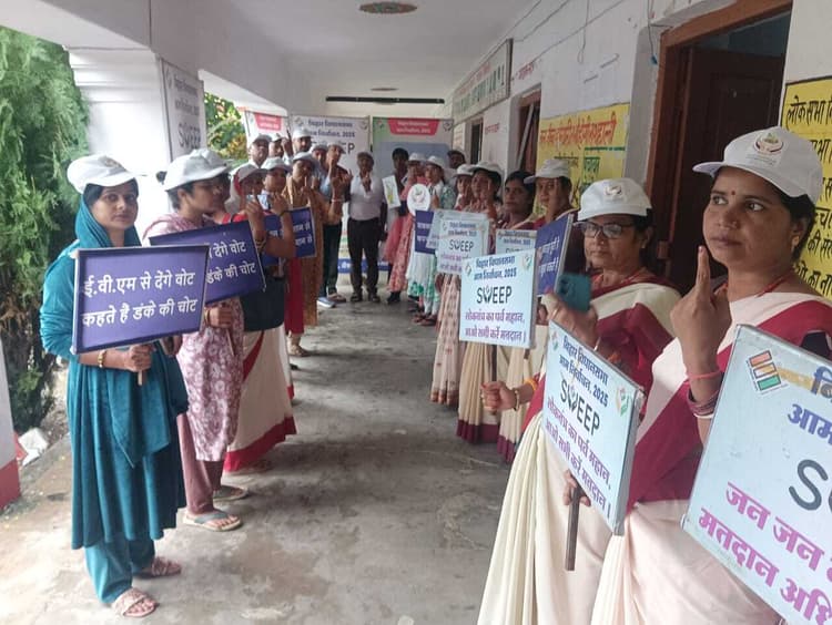 hajipur news. वैशाली ने भड़ी उड़ान, चलो मिलकर करें हम सब मतदान...